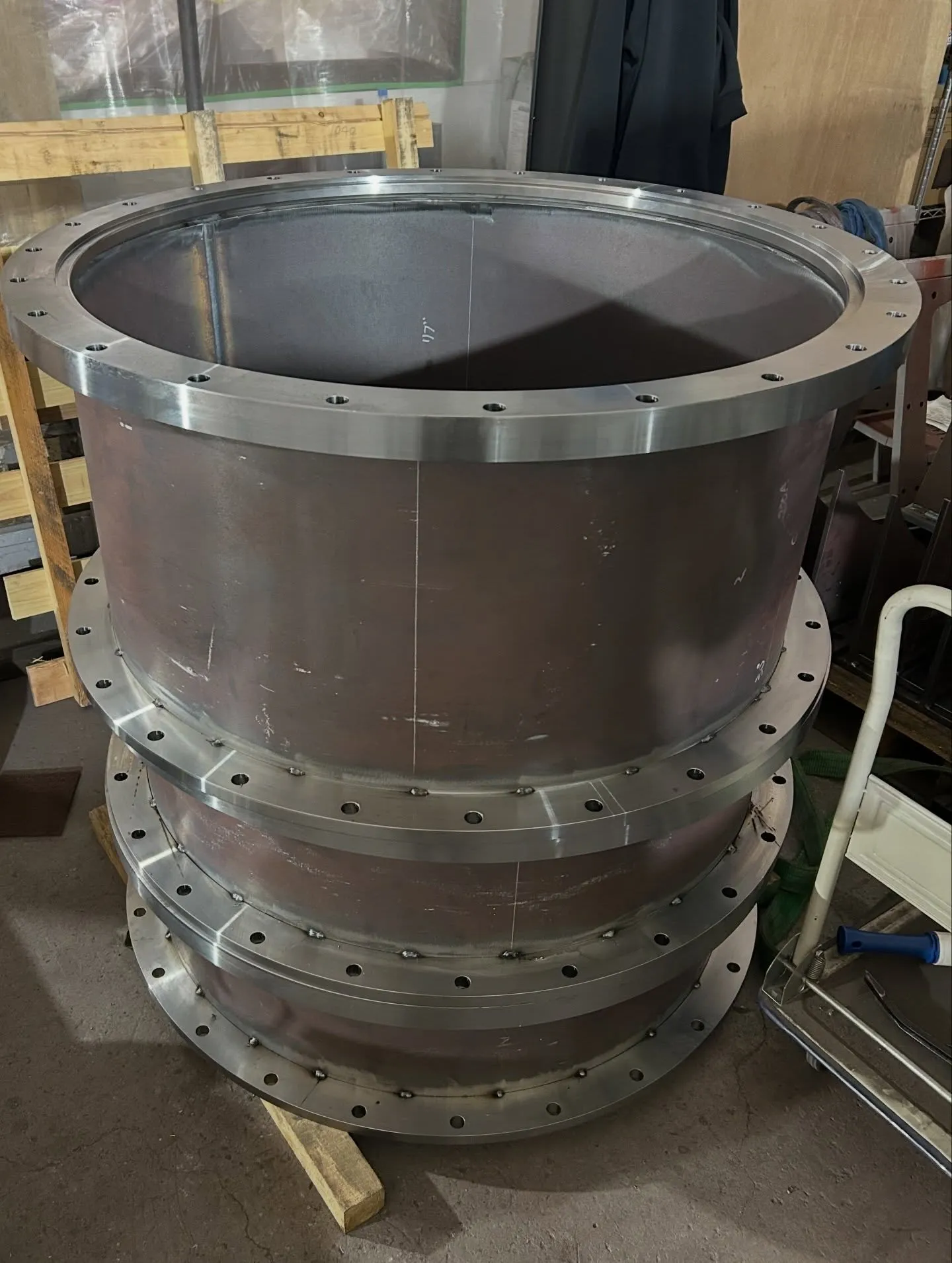 プラント向けドラム製作中🛠️