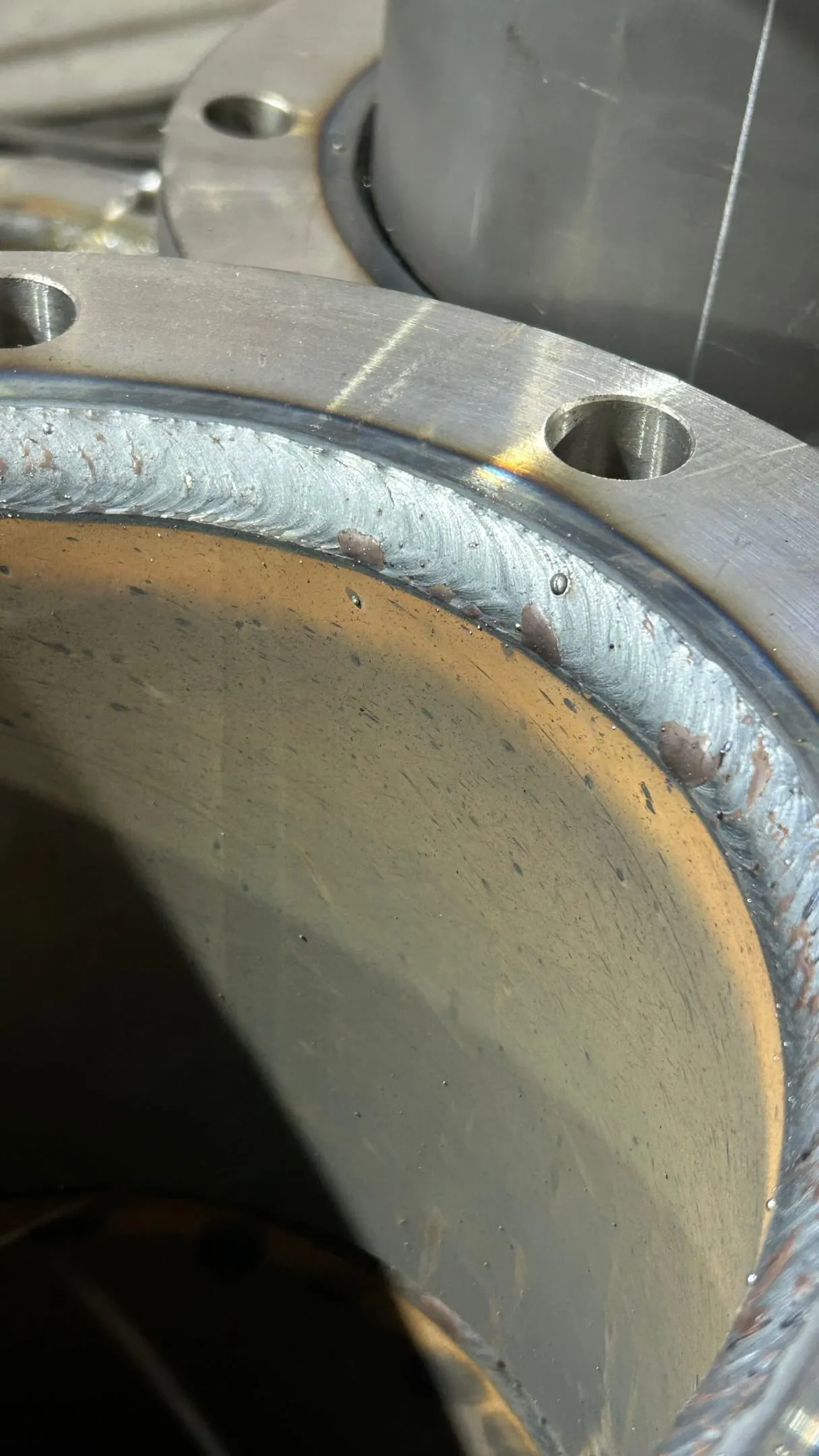 フランジの溶接です。